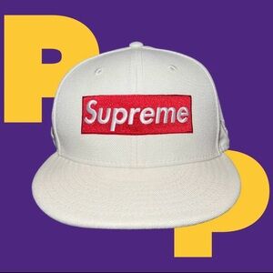 Supreme World Famous Box Logo New Era (7 1/4)